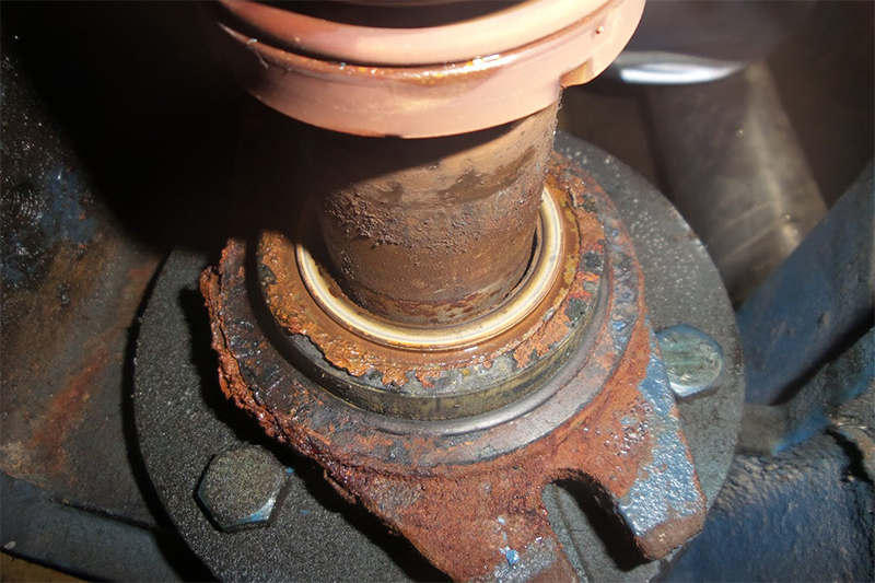 Foreign object entered seal stuffing box chamber lead to the malfunction of mechanical seal.